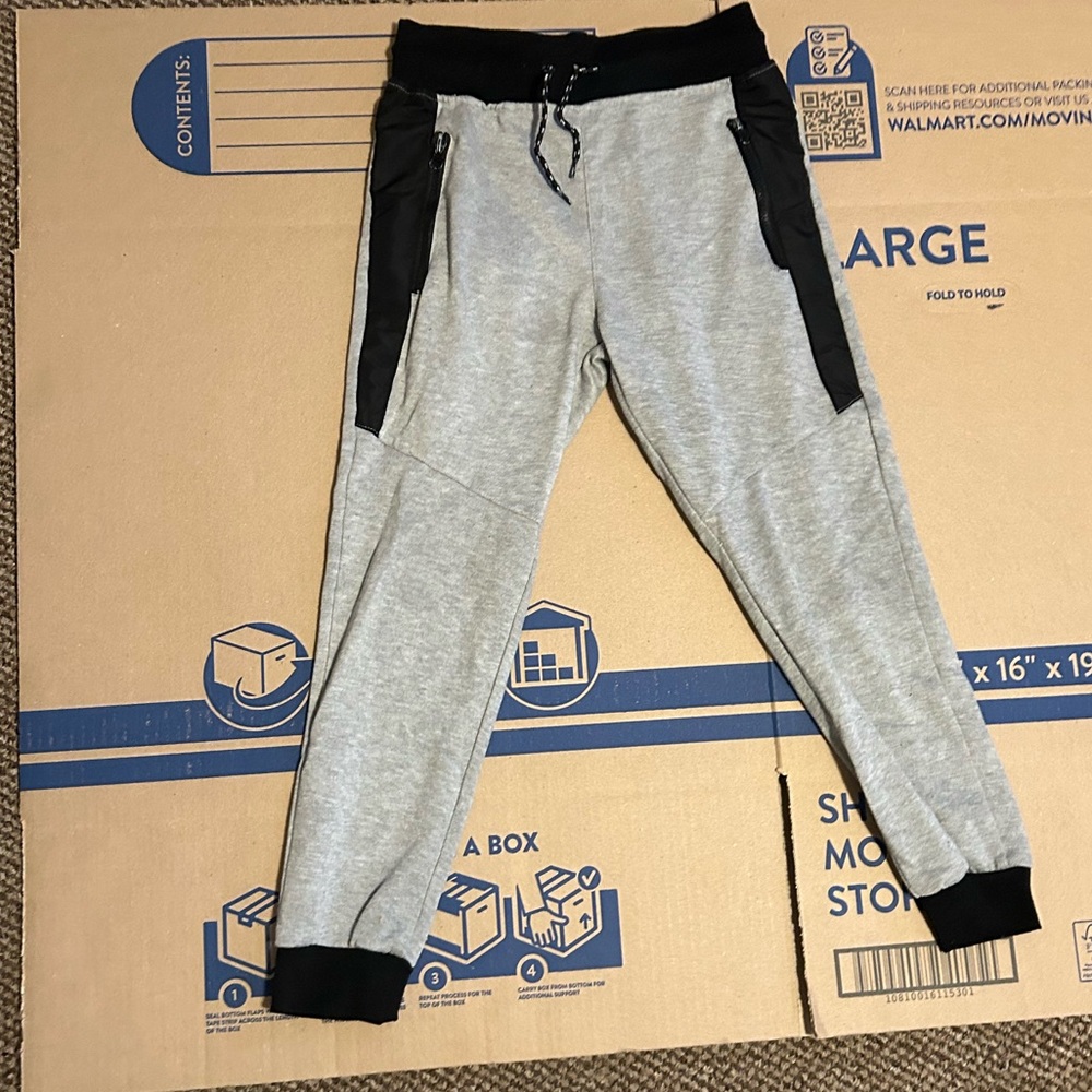 Distortion unisex gray with black joggers sz 14